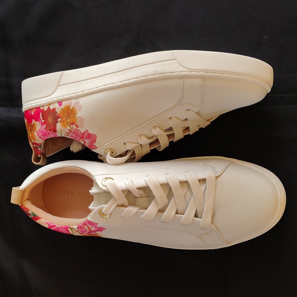 NEW Ted Baker Alissn Floral Leather Cupsole Trainers. Size 8.5